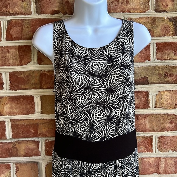 Weston black and white stretch rayon tank jumpsuit with v back. Size small - Picture 2 of 14